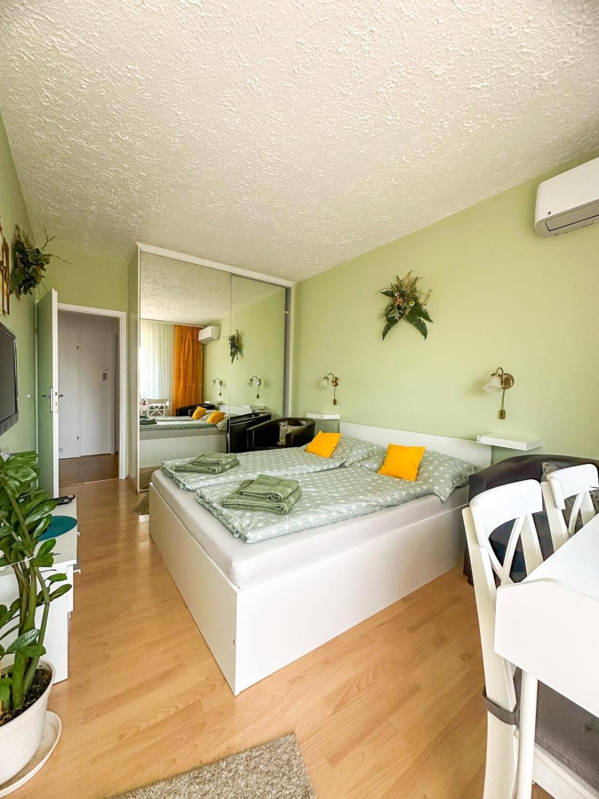 Aloe Apartman ショプロン エクステリア 写真