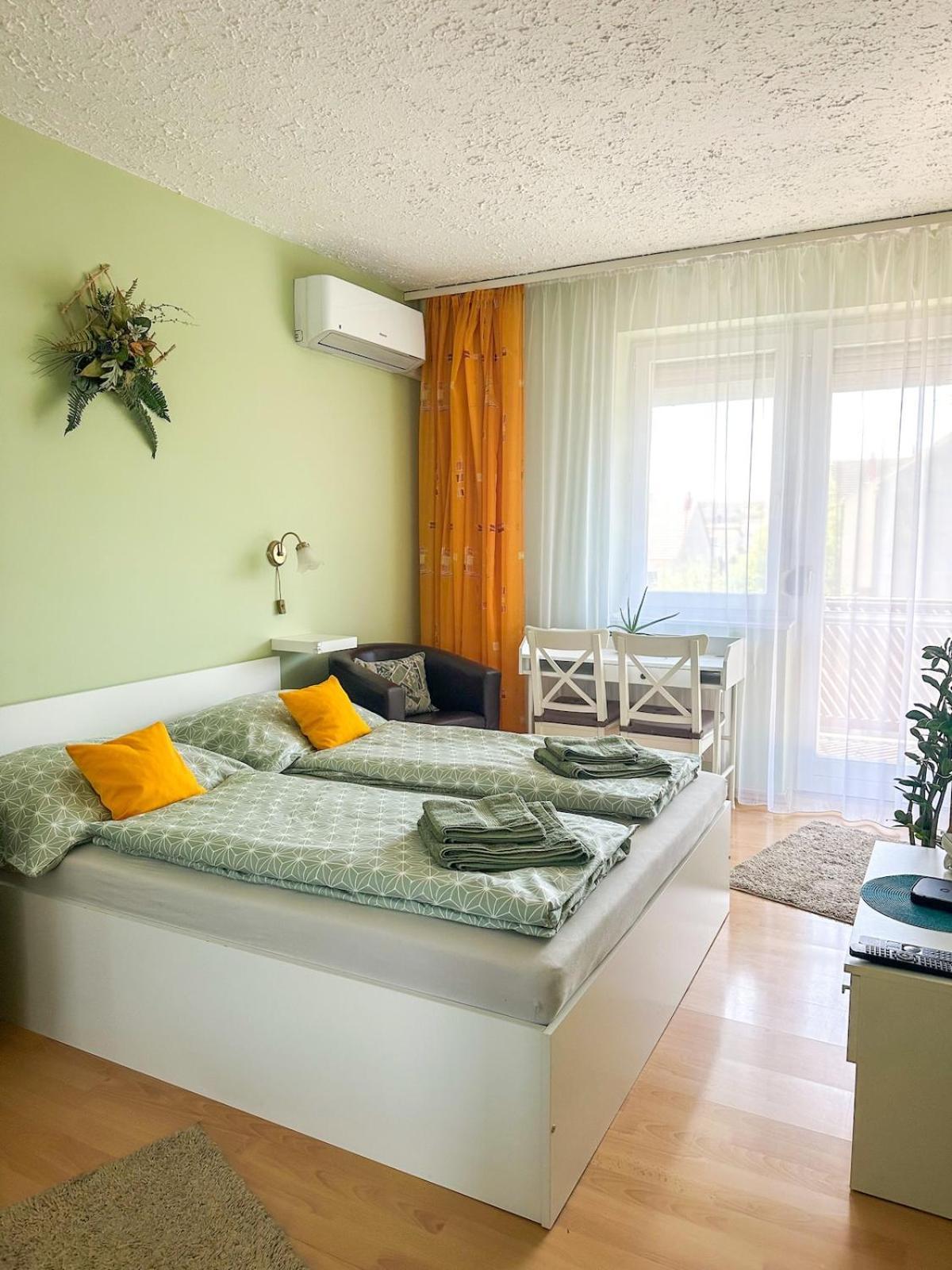 Aloe Apartman ショプロン エクステリア 写真